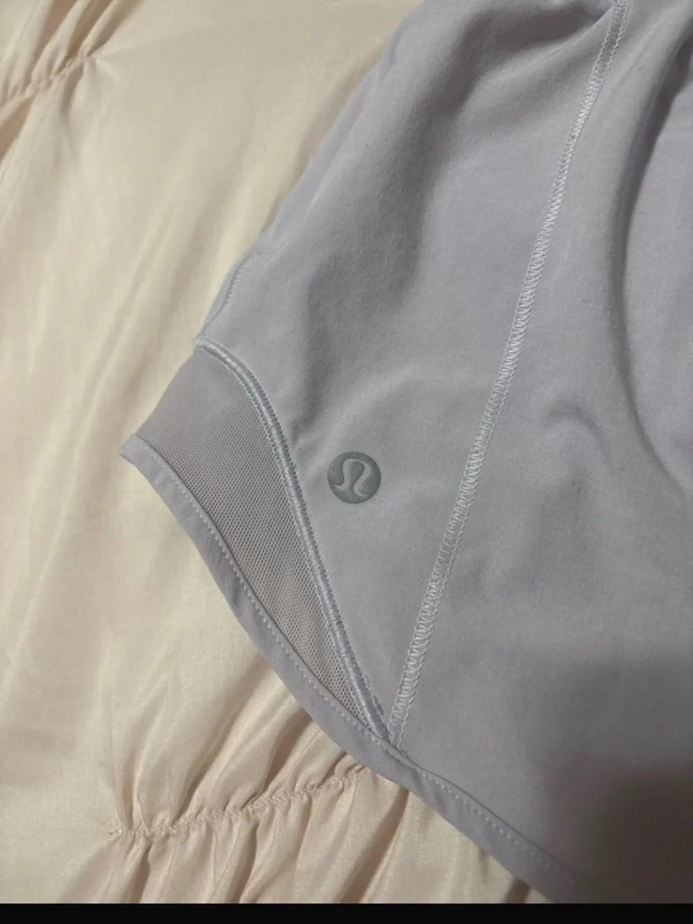 Lululemon hotty hot shorts 2.5” mid rise